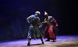 Erzurum Devlet Tiyatrosu'nda 'Timur ve Yıldırım' oyunu ilgi gördü