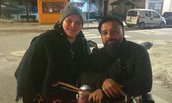 Eşinin kullandığı motosiklette davul çalarak mahalleliyi sahura kaldırıyor