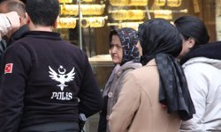 Gazeteciyi darbeden kuyumcu gözaltına alındı