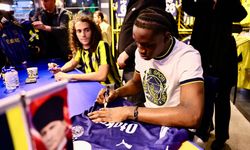 Guendouzi, Cherif ve Nene imza gününde taraftarlarla buluştu / Fotoğraf eklendi