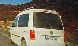 Hatalı sollama yapan sürücü kazaya yol açıyordu; o anlar kamerada