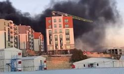 Hatay'da inşaat malzemelerinin bulunduğu alanda yangın