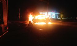 Hatay'da kaza sonrası otomobil alev alev yandı: 1 yaralı