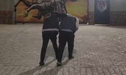 Hatay'da konteynerde hırsızlık yaparken suçüstü yakalanan 2 şüpheli tutuklandı