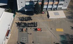 İlkokul öğrencileri Çanakkale şehitlerini özel koreografi ile andı