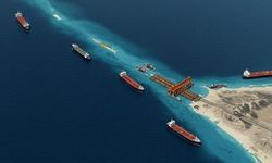 İran: Hürmüz Boğazı'nda 10 petrol tankerini vurduk