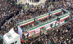 İran'da saldırılarda hayatını kaybedenlerin sayısı 867'ye yükseldi