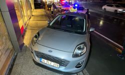 İstanbul-Avcılar'da otomobil kaldırımdaki çocuğa çarptı