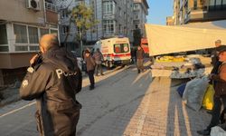 İstanbul - Avcılar'da pazarcılar arasında bıçaklı yol verme kavgası: 2 yaralı