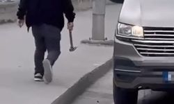 İstanbul- Avcılar'da trafik tartışması; aracından çekiçle indi, kamerayı görünce geri döndü