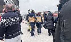 İstanbul - Büyükçekmece'de 3 katlı binada yangın; mahsur kalanlar kurtarıldı-1