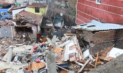 İstanbul - Fatih'te 2 binanın çökmesinin ardından hasar tespit çalışması başlatıldı