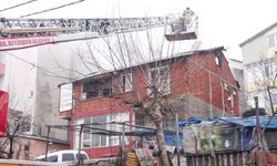 İstanbul - Maltepe'de 3 katlı binanın çatısında çıkan yangın söndürüldü