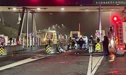 İstanbul - Pendik'te otomobil gişelere çarptı: 2 yaralı