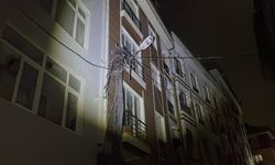 İstanbul -Şişli'de aydınlatma direğinde patlama; 3 motosiklet yandı