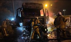 İstanbul - Tuzla'da park halindeki TIR alev alev yandı