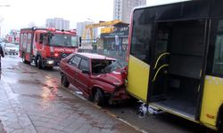 İstanbul - Ümraniye'de İETT otobüsüne çarpan otomobilin sürücüsü yaralandı