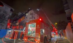 İstanbul - Üsküdar'da 5 katlı binanın çatı katında yangın