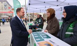 İstanbul - 'Yeşilay Haftası' kapsamında FSM Köprüsü'ne Yeşilay bayrağı asıldı