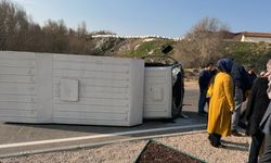 Kamyonet ile ekmek dağıtım aracı çarpıştı: 6 yaralı