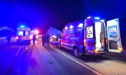 Kamyonet TIR'a arkadan çarptı: 2 ölü, 1 yaralı