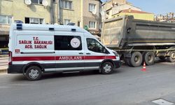 Kamyonun altında kalan yaya öldü; kaza kamerada