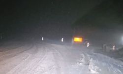 Kar yağışı İnegöl-Domaniç kara yolunda ulaşımı olumsuz etkiledi