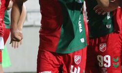 Karşıyaka Erol'u bırakmadı