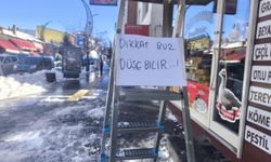 Kars'ta çatılardaki buz sarkıtları tehlike oluşturuyor