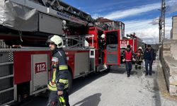 Kayseri'de binada çıkan yangında 2 kişi dumandan etkilendi