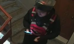 Kayseri'de kurye, sipariş getirdiği binaya idrarını yaptı