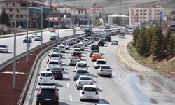 'Kilit kavşak' Kırıkkale'de bayram dönüşü yoğunluğu