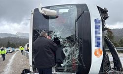 Konya-Antalya kara yolunda yolcu otobüsü devrildi; 2'si ağır 15 yaralı