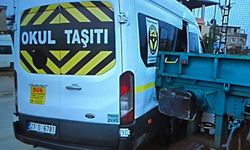 Lokomotifin okul servis minibüsüne çarptığı anlar kamera
