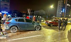 Malatya'da iki otomobil çarpıştı: 1'i çocuk, 3 yaralı