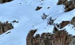 Mehmetçikten karda dağcılık eğitimi