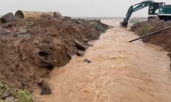 Nusaybin'de sağanak ve dolu: yollar göle döndü, evleri su bastı