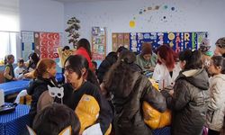 Öğrencilere yardım için kar tünellerini aştılar