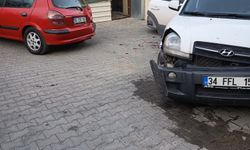 Otoparktan çıkarken fren yerine gaz pedalına bastı, 5 araca çarptı