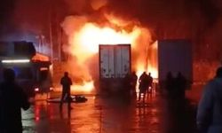 Park halindeki 2 TIR alev alev yandı