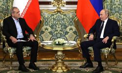 Putin ile Pezeşkiyan telefonda görüştü
