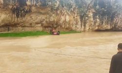 Sel suyuna kapılıp, mağaraya sığınan 4 çiftçi kurtarıldı