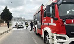 Seyir halindeki otomobil yandı, sürücü son anda kurtuldu