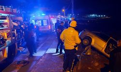 Sivas'ta otomobil bariyerlere çarptı: 2 yaralı