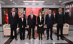 Siyasi partiler bayramlaştı