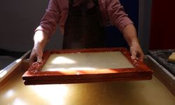 Tarihi konak atölyeye çevrildi; 2 bin yıllık yöntemle sanatsal kağıtlar üretiliyor