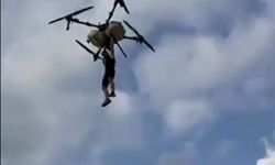 Tarım dronuna tutunan çiftçinin düştüğü anlar kamerada