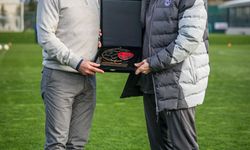 Trabzonspor Teknik Direktörü Fatih Tekke'ye TFF'den sosyal sorumluluk ödülü