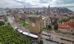 Tramvay tehdidindeki 2 bin yıllık burçlara tel örgülü önlem