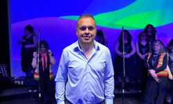 Türkülerin hikayesini tiyatro sahnesinde canlandırıyorlar